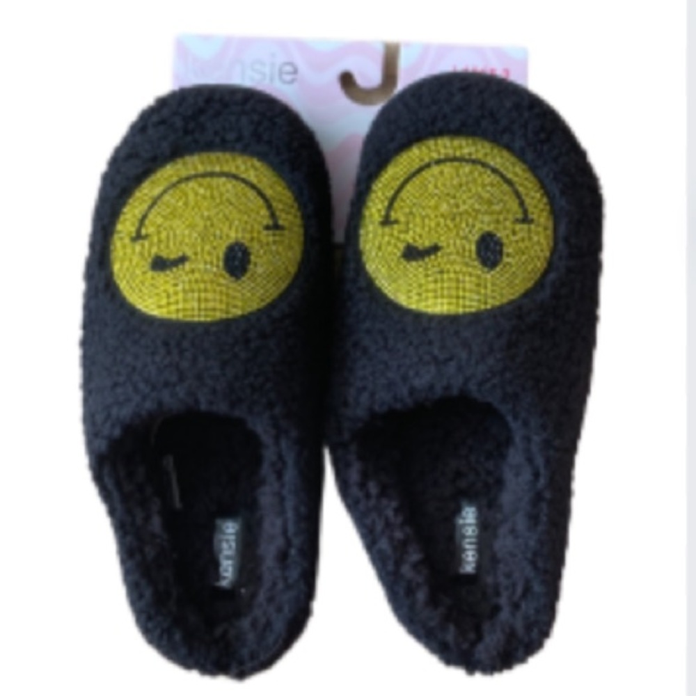 NWT Kensie Black Fuzzy Winking Smiley Face Houseshoe Slippers Size 9 Large - Picture 2 of 7